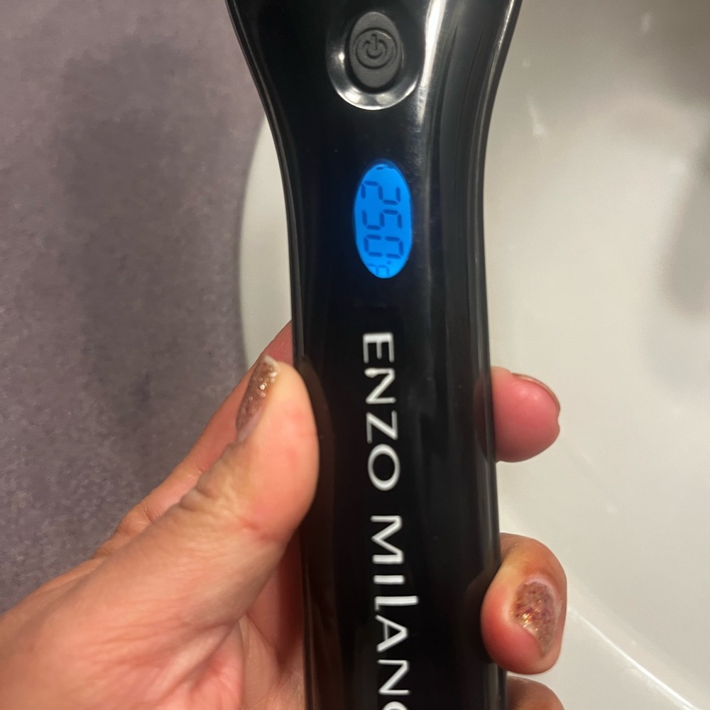 Enzo Milano Hot straightening hair comb